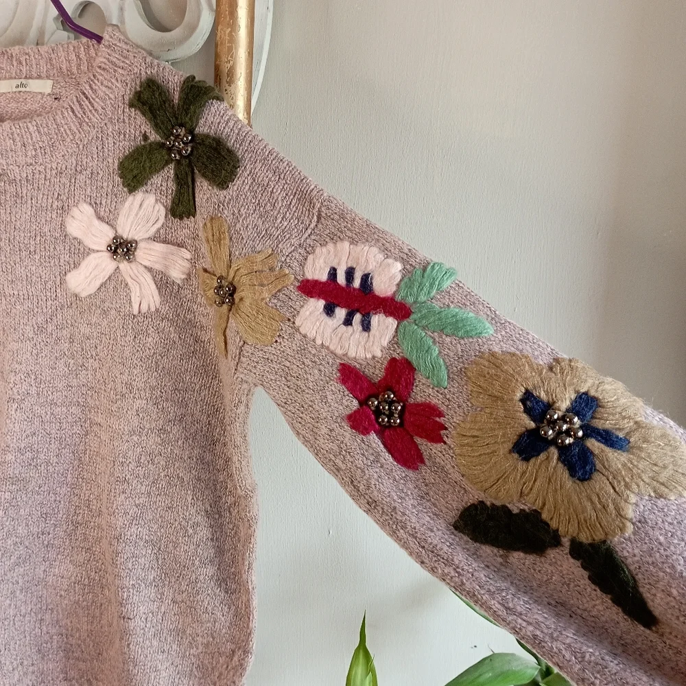Embroidered Floral Oversized Sweater - Picture 13 of 17